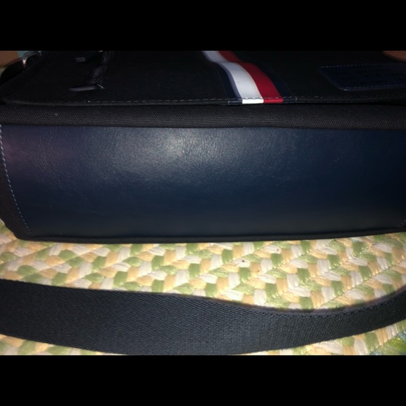 Tommy Hilfiger Canvas Men’s Messenger Bag - Picture 4 of 8